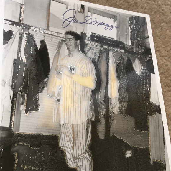 Joe DiMaggio Autographed 8x10 Photo with Certificate of Authenticity - Picture 6 of 9
